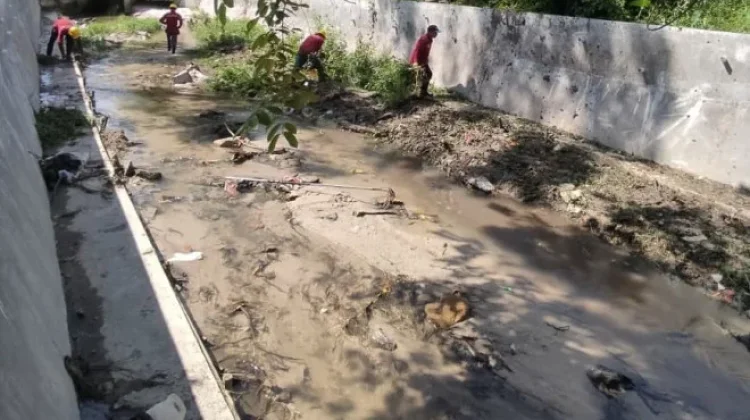 Dinas PUPR Kobar Lakukan Pemeliharaan Saluran Induk Pengendali Banjir