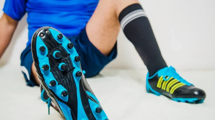 Mengenal Sepatu Sepak Bola dan Fungsinya di Lapangan