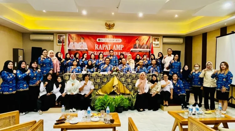 Kadinkes Kapuas Resmi Buka Rapat Khusus Cegah Kematian Ibu dan Anak