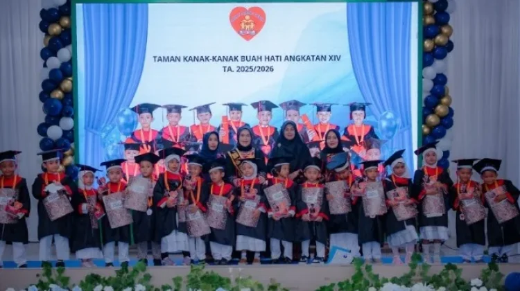 Hadiri Pelepasan Siswa TK/KB, Bunda PAUD Kapuas Tekankan Pentingnya Karakter Anak