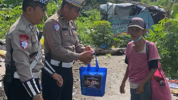 Hari Bhayangkara ke-80, Satlantas Polresta Palangka Raya Berbagi Bansos