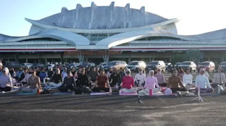Bandara Tjilik Riwut bersama Huma Yoga Peringati Hari Internasional Yoga 2026