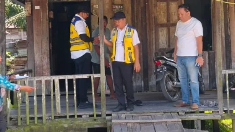 DPUPR Kobar Salurkan Bantuan Tangki Septik untuk Warga Kumpai Batu Bawah