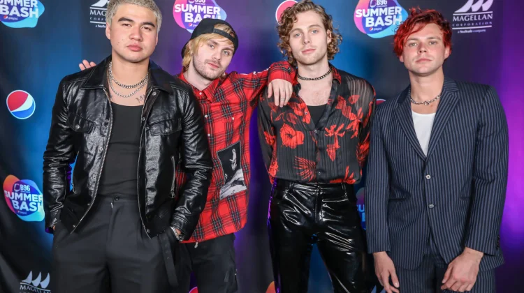 Siap Guncang Jakarta, Ini Lirik Lengkap 'She Looks So Perfect' dari 5 Seconds Of Summer