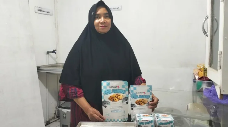 Bangkit dari Duka, Siti Ubah Tulang Ikan Jadi Cemilan Bergizi