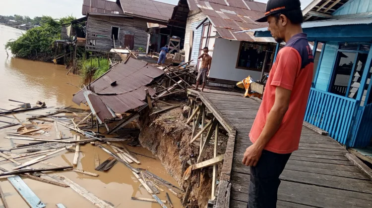Abrasi di Tepian Sungai Kahayan, Dua Rumah dan Jembatan Ambruk