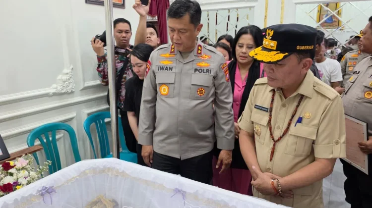 Kapolda dan Gubernur Kalteng Melayat ke Rumah Duka Aipda Yudhi Perdana Putra