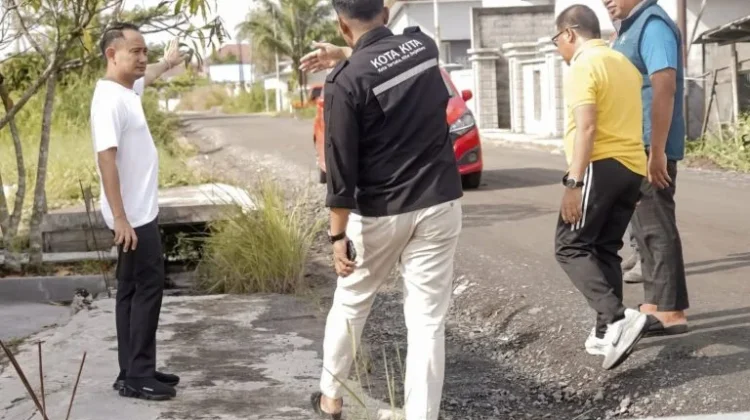 Wali Kota Palangka Raya Pantau Kondisi Sejumlah Ruas Jalan Rusak
