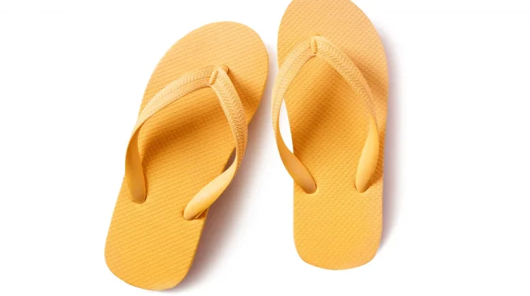 Sandal Jepit Tetap Menjadi Pilihan Praktis Masyarakat