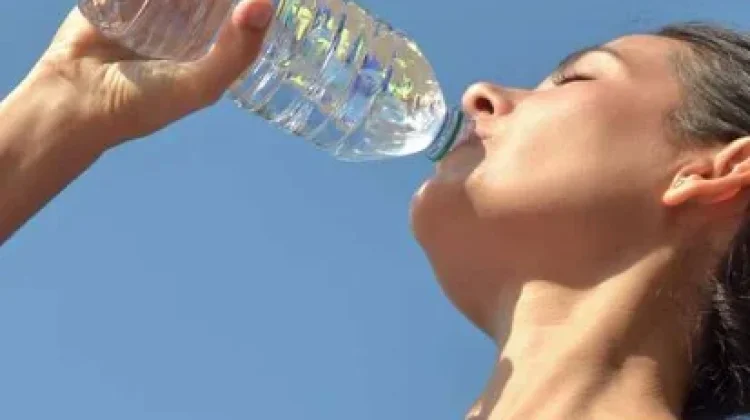 Perbanyak Minum Air Putih Dukung Hidup Lebih Sehat