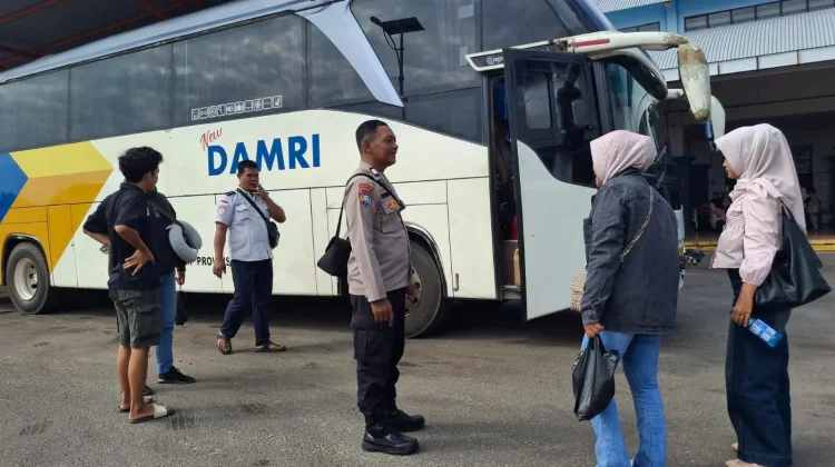 Polisi Pantau Penumpang Terminal WA Gara, Beri Pesan Kamtibmas