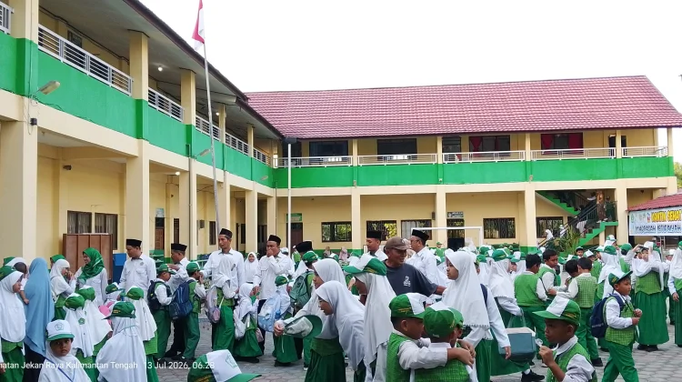 Ratusan Murid Baru MIS Al Jihad Ikuti Masa Ta'aruf
