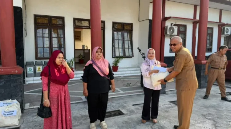 Gerakan Cinta Anak Yatim, Disperkimtan Kobar Salurkan Bingkisan