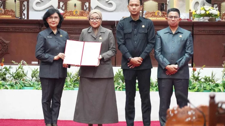 Pj Sekda Kalteng Hadiri Rapat Paripurna Bahas Pertanggungjawaban APBD 2025
