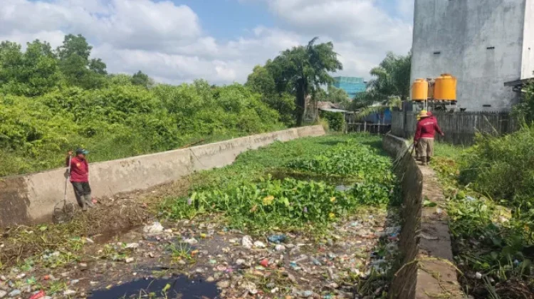 Gerakan Nol Sumbatan, Dinas PUPR Kobar Bersihkan Saluran Induk Sungai Buun
