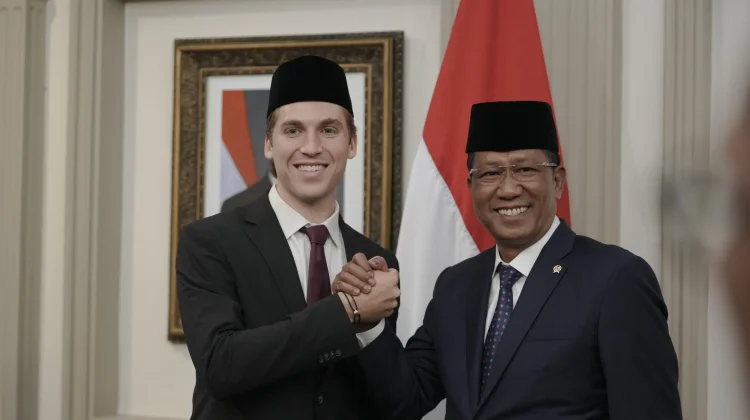 Luke Anthony Vickery Resmi WNI, Menkum: Berjuang Wujudkan Piala Dunia