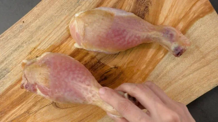 Warna Merah pada Daging Ayam Aman untuk dikonsumi