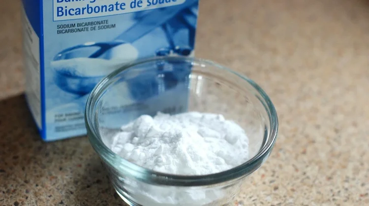 Cara Efektif Memutihkan Panci dengan Baking Soda