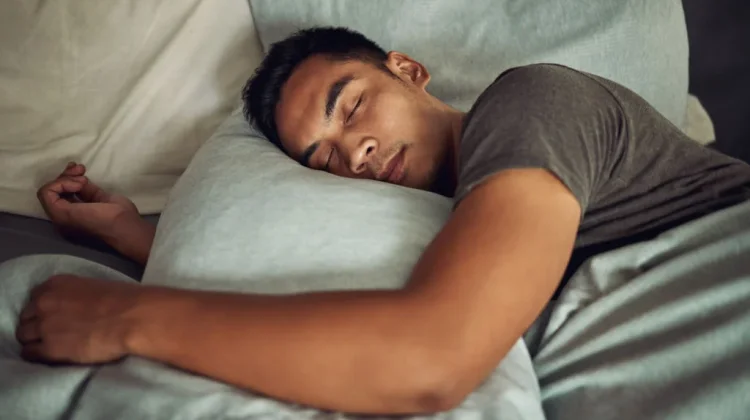 Tujuh Cara Pulihkan Tubuh setelah Begadang, Tidur Siang hingga Olahraga Ringan
