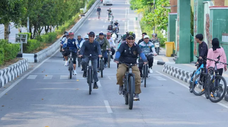 Bupati Barito Utara Gowes Car Free Day Bersama