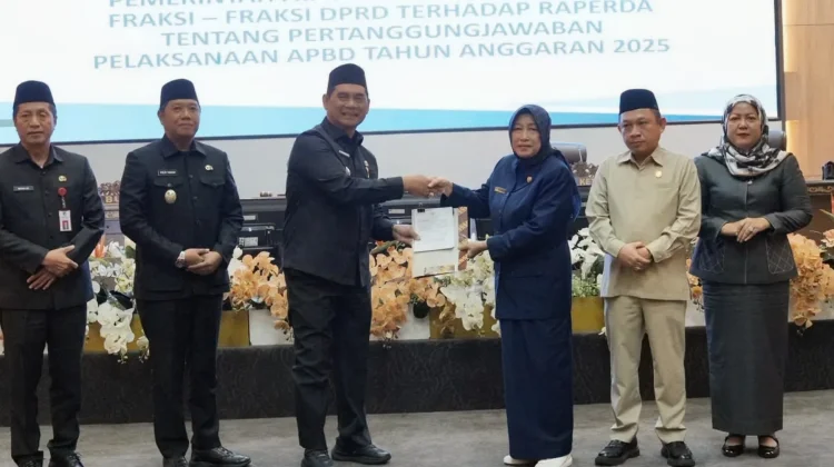Bupati Barito Utara Sampaikan Jawaban atas Pemandangan Umum Raperda APBD 2025