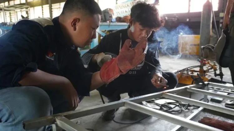 Puluhan Peserta Mengikuti Pelatihan Keterampilan Las Disnaker Palangka Raya
