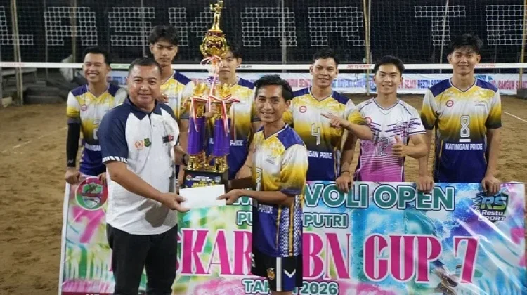 Final TBN Cup, Wabup Kapuas Serahkan Piala Turnamen Voli Laskar TBN Cup 7