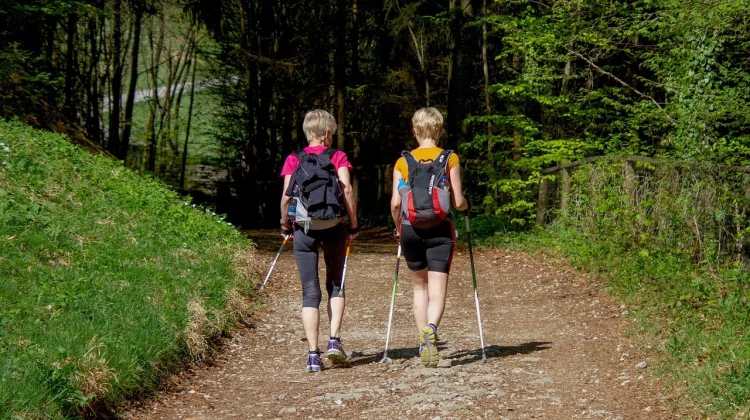 Manfaat Nordic Walking untuk Kebugaran dan Kesehatan Tubuh