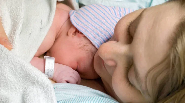 Mengenal Postpartum Shivering: Mengapa Ibu Menggigil usai Melahirkan?