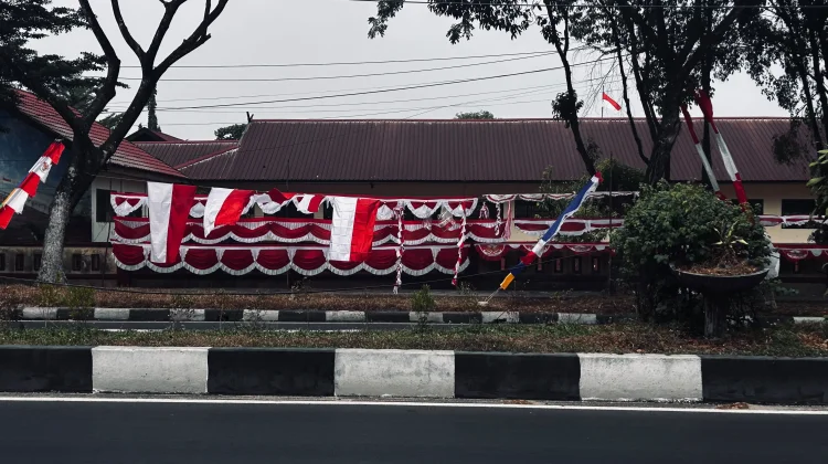 Menjelang HUT ke-81 RI, Pedagang Atribut Merah Putih Berharap Penjualan Meningkat