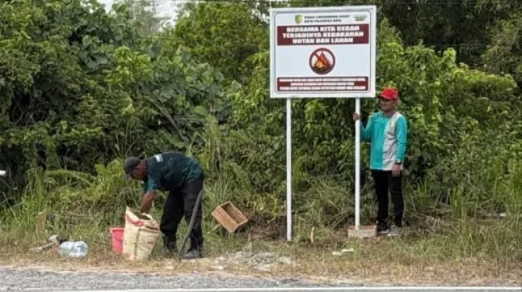 DLH Palangka Raya Perkuat Pencegahan Kahutla Melalui Plang Imbauan