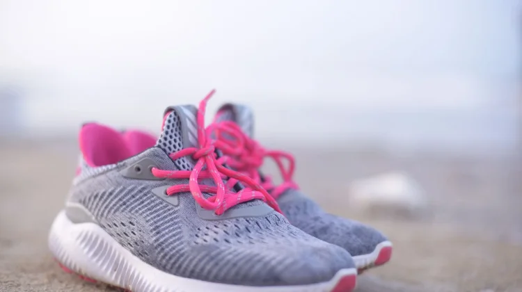 Jangan Asal Pakai, Kenali Beda Fungsi Sneakers Kasual vs Running Shoes