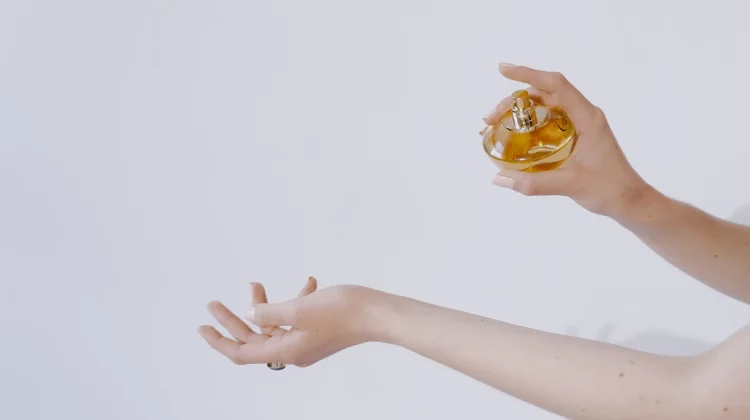 Kenali Titik Semprot Parfum agar Wanginya Lebih Tahan Lama