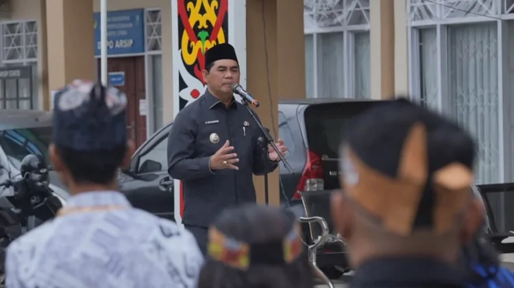 Bupati Shalahuddin Pimpin Apel di Perpustakaan, Tegaskan Penataan ASN