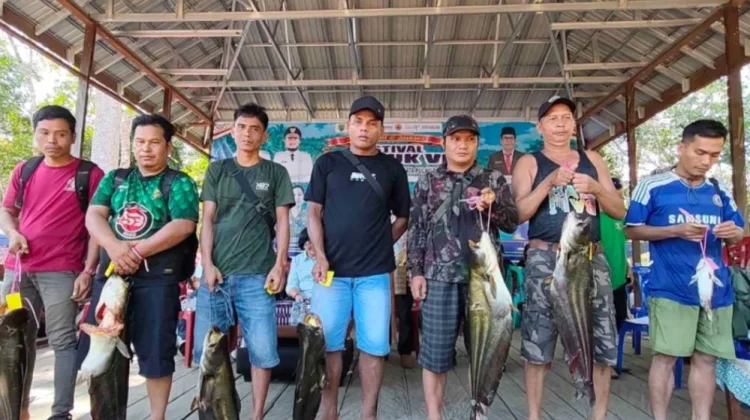 Desa Simpang Bingkuang Pertahankan Juara Nariuk