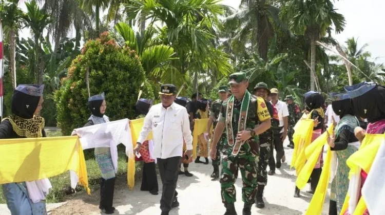 Bupati Kapuas Apresiasi Pelaksanaan TMMD Reguler ke-129 dalam Kunjungan Tim Wasev