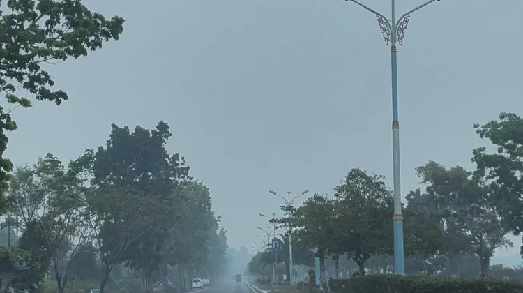 Kabut Asap Mulai Terlihat di Palangka Raya, Operasional Bandara Masih Normal