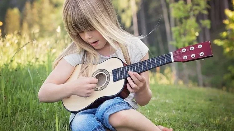 Manfaat Bermain Alat Musik Bagi Anak Sekolah