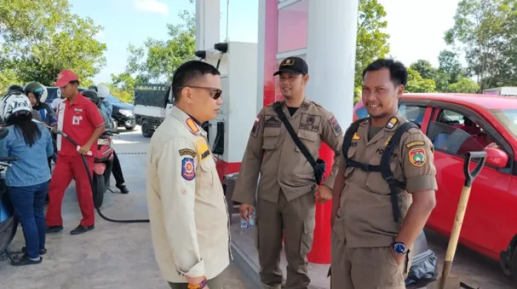 Satpol PP Kobar Pastikan Aktivitas di SPBU Berjalan Aman dan Tertib