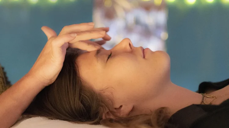 Mengenal Energy Healing dan Potensi Manfaatnya bagi Kesehatan Tubuh