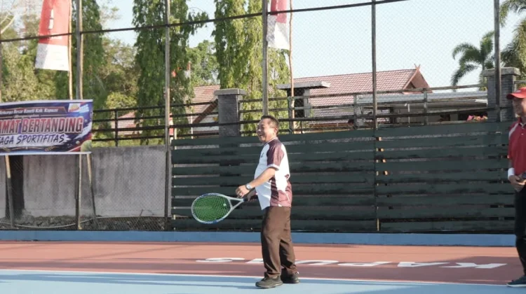 Buka Turnamen Tenis Bupati Cup 2026, Bupati Kapuas Komitmen Tingkatkan Sarpras