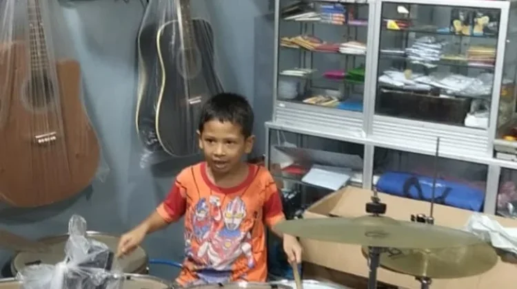 Ekstrakurikuler Drumband Melatih Drumer Cilik Menjadi Profesional