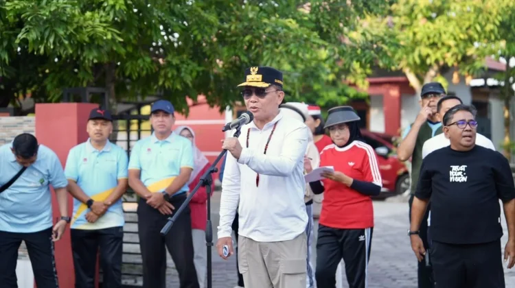 Jalan Sehat Masjid Ar-Rasyid Semarakkan Maulid dan HUT ke-81 RI