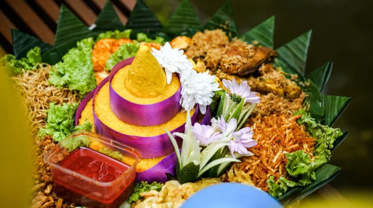 Sejarah Tumpeng dan Cara Membuat Tumpeng Sederhana di Rumah
