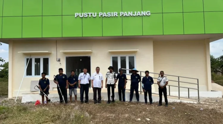 Sambut HUT Ke-81 RI, Warga Binaan Lapas Pangkalan Bun Bersihkan Pustu Pasir Panjang