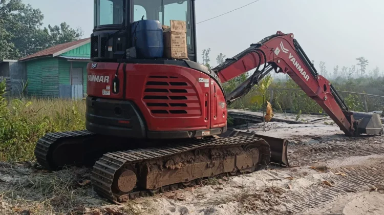 Pembersihan dan Pembuatan Tanggul di Tanjung Taruna Dukung Pencegahan Karhutla