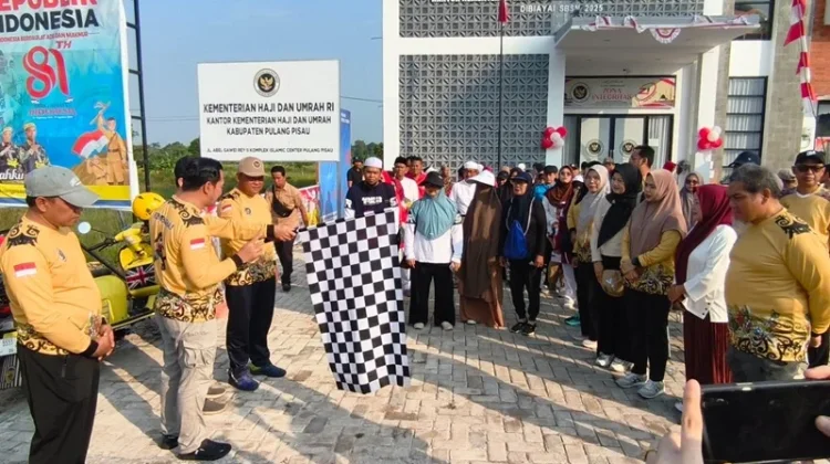 Bupati Pulang Pisau Lepas Jalan Sehat Bersama Calon Jamaah Haji