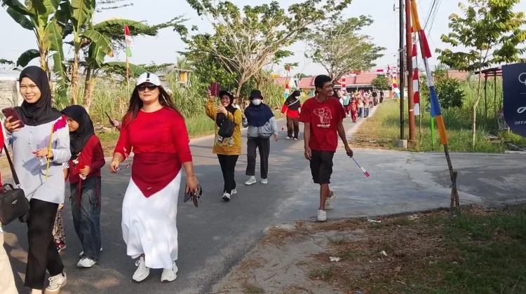 Warga Kompleks Perumahan Palangka Raya Menggelar Jalan Sehat Berhadiah Sembako