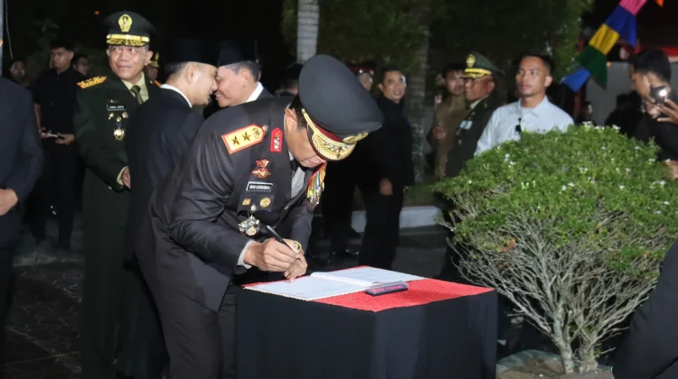 Renungan Suci di TMP Sanaman Lampang, Rasa Hormat di Hari Kemerdekaan