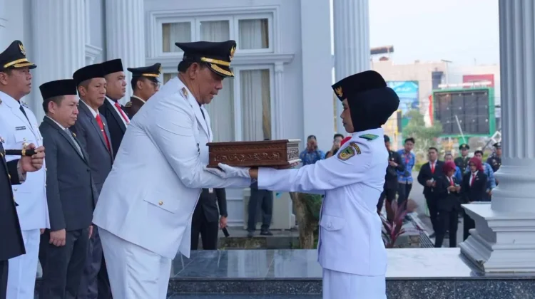 Bupati Shalahuddin Irup Upacara HUT RI, Bendera Merah Putih Diserahkan dari Rujab